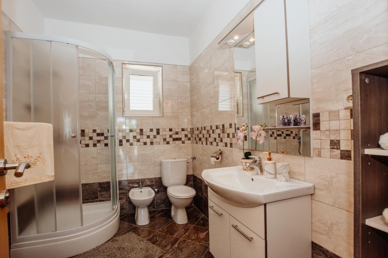 Apartman Neli Vir Zewnętrze zdjęcie